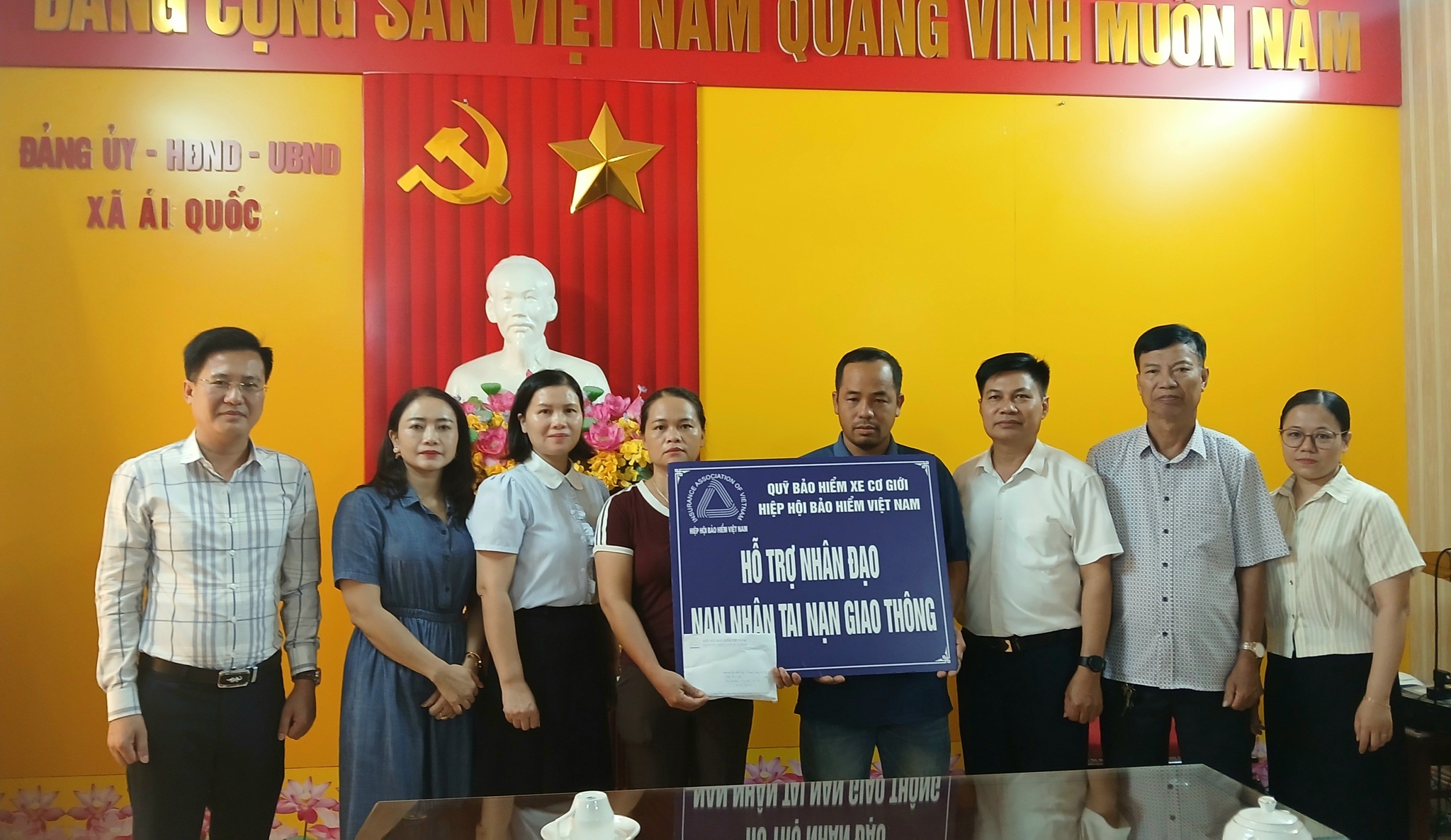 Quỹ Bảo hiểm xe cơ giới trao hỗ trợ nhân đạo cho các nạn nhân tai nạn giao thông